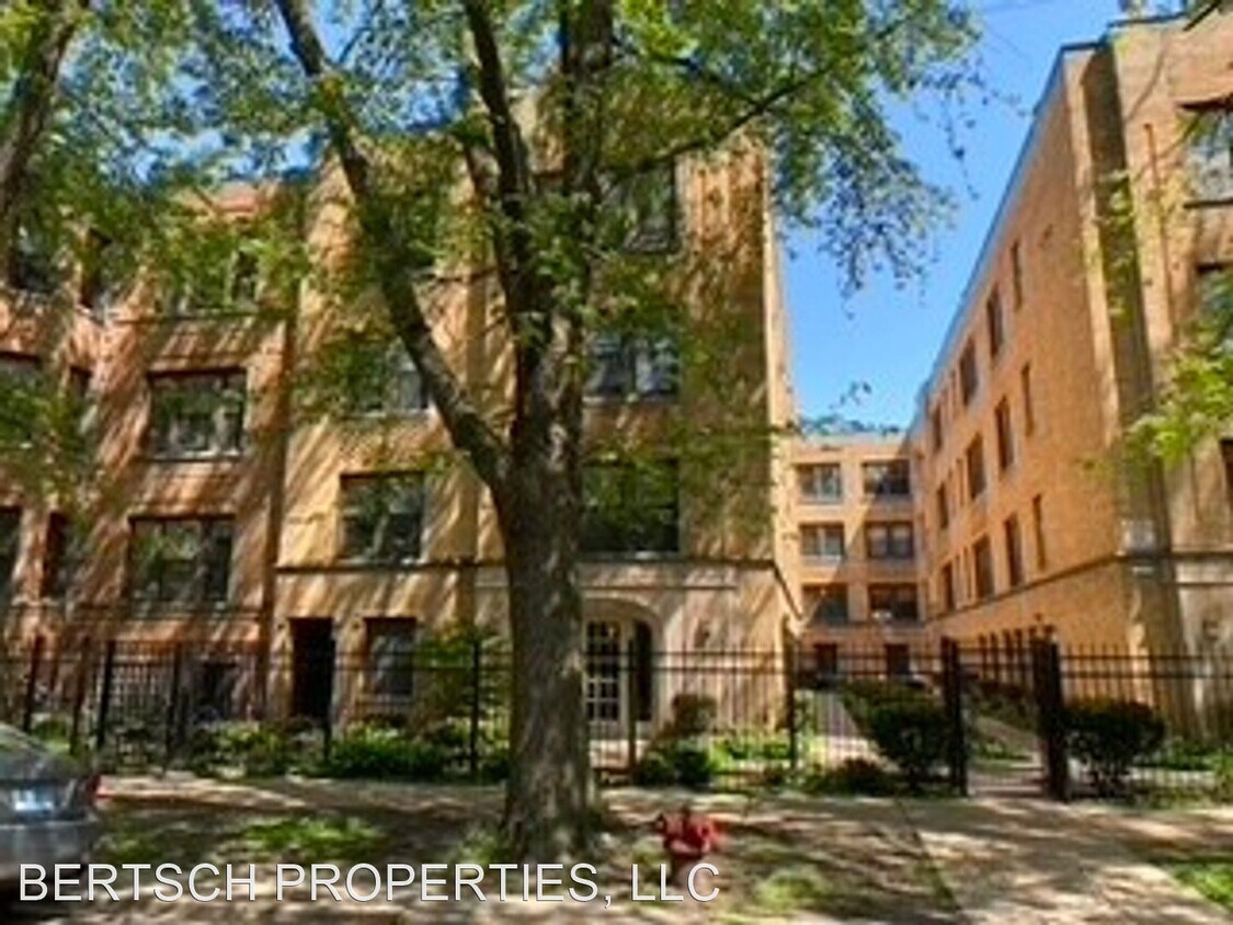 Primary Photo - 1228 W Carmen Ave