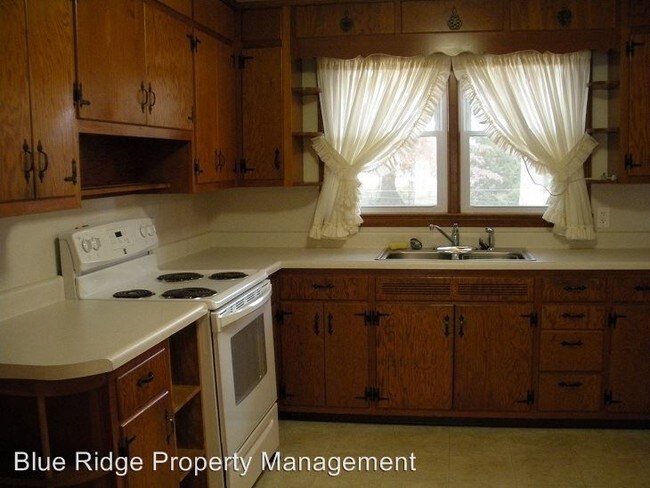 Building Photo - 3 br, 1 bath House - 2305 Alameda Place