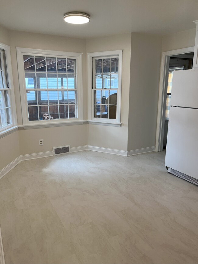 Kitchen Nook - 632 N Superior St