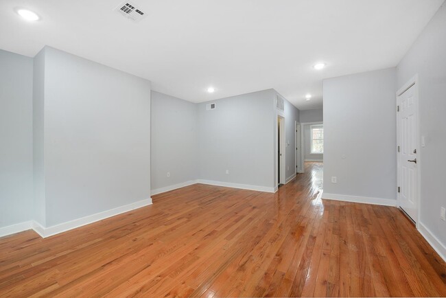 Building Photo - 509 New York Ave
