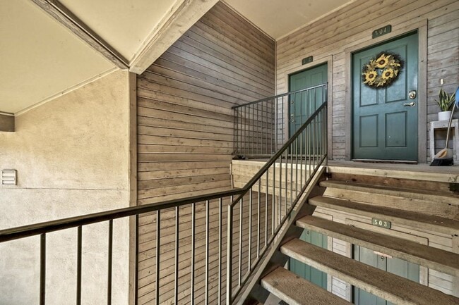 Building Photo - Luxury, Open Space Condo with Wooded Views...