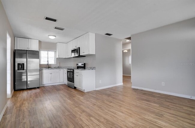 Foto del edificio - 6741 Hibiscus Ave S