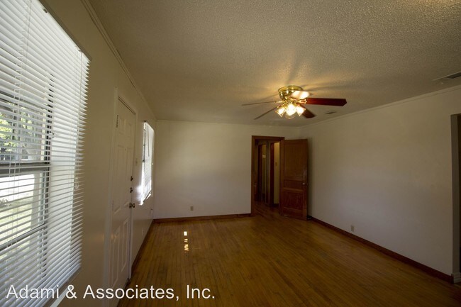 Foto del edificio - 3 br, 1 bath Apartment - 1008 Bernard