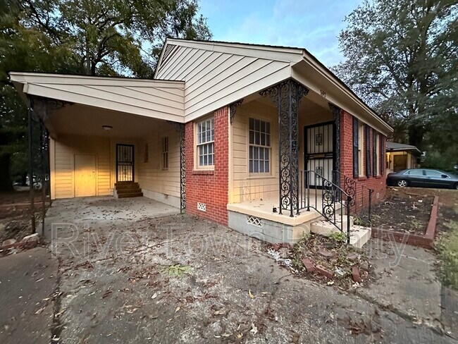 Building Photo - 3692 Huntingdon Ln