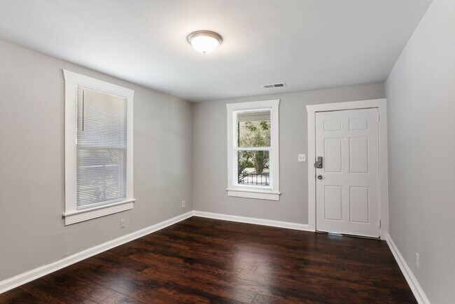 Foto del edificio - Large 3BR/2BA Home Walking Distance to Daf...