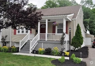 Building Photo - 4826 Laurel Ave
