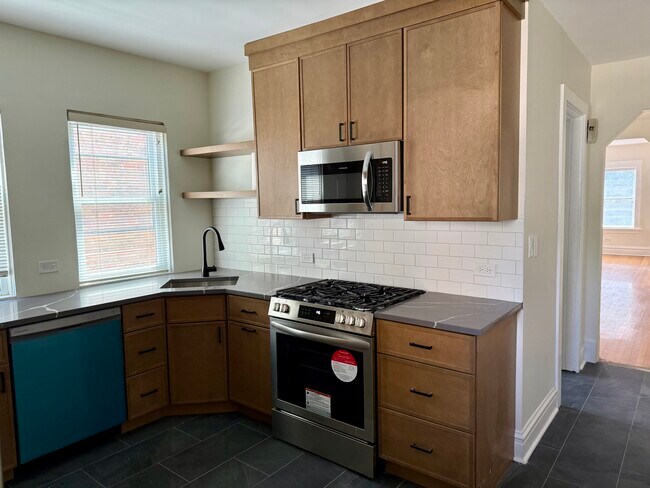 Kitchen - 206 N Marion St