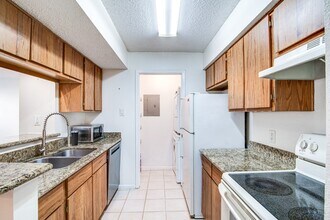 Building Photo - 3919 Fairmont Pkwy