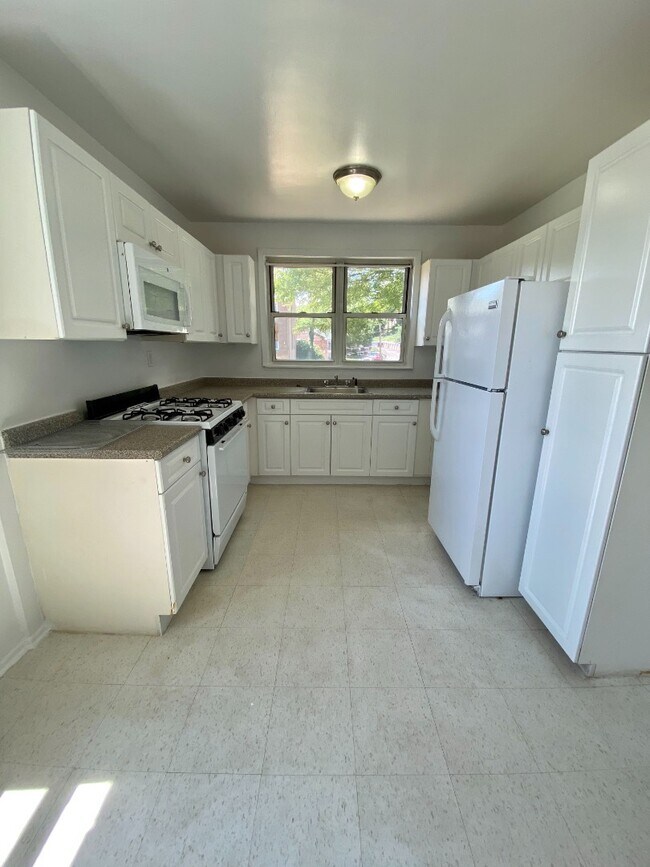 Foto del edificio - 157 White Plains Rd