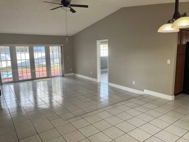 Building Photo - Southwest 45th Terrace, Miami, FL 33175 - 5 BR 3 BA single-family home