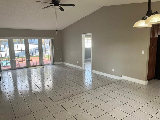 Foto del edificio - Southwest 45th Terrace, Miami, FL 33175 - 5 BR 3 BA single-family home