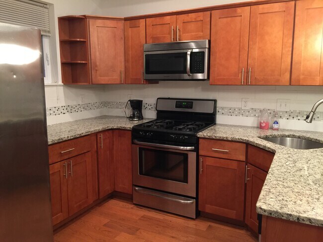 Kitchen - 417 Mercy St
