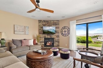3200 W Catalina Ln