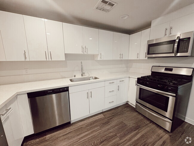 Kitchen - Villas at Valley Glen