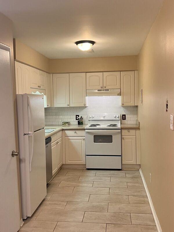Building Photo - 1299 Schaub Dr