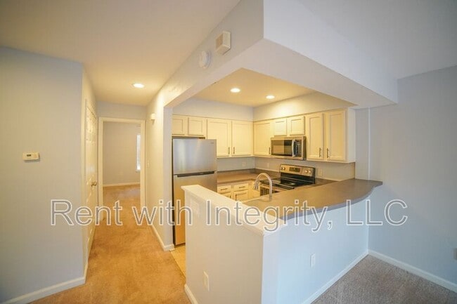 Building Photo - 741 White Dr