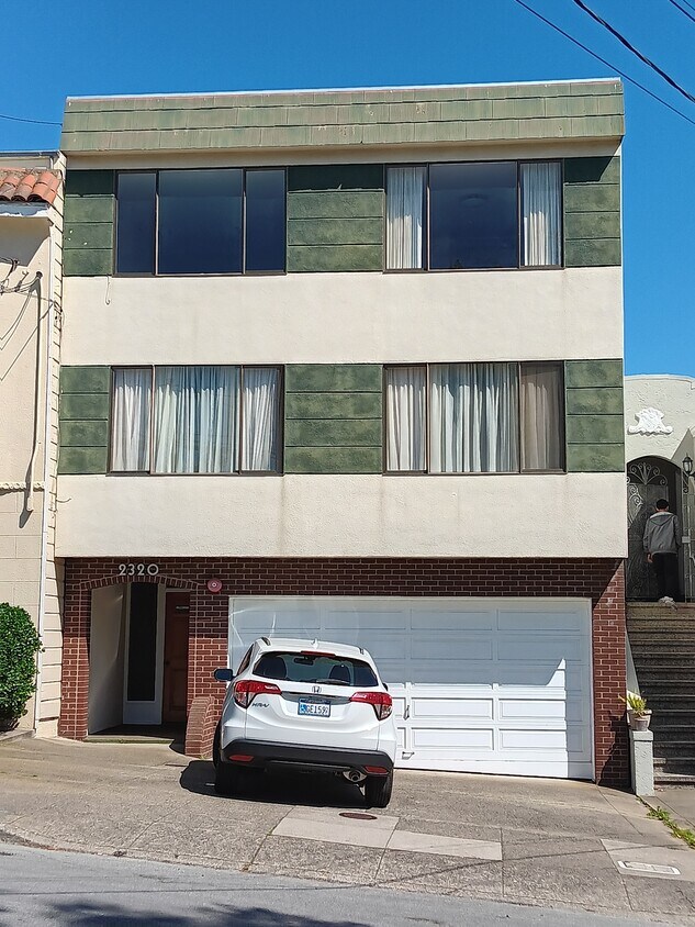 Primary Photo - 2320 22nd Ave