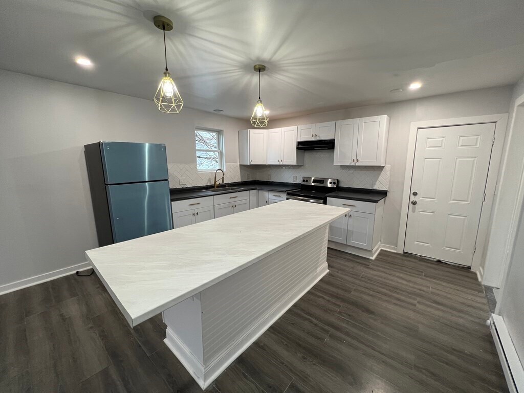 164 Marcy St Unit 3, Southbridge, MA 01550 Room for Rent in