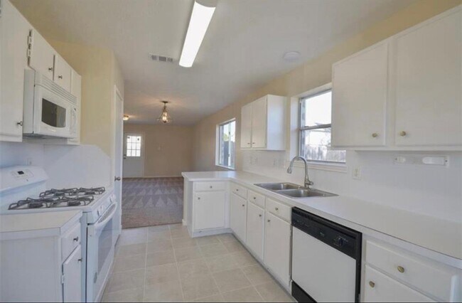 Foto del edificio - 4863 Drew Forest Ln