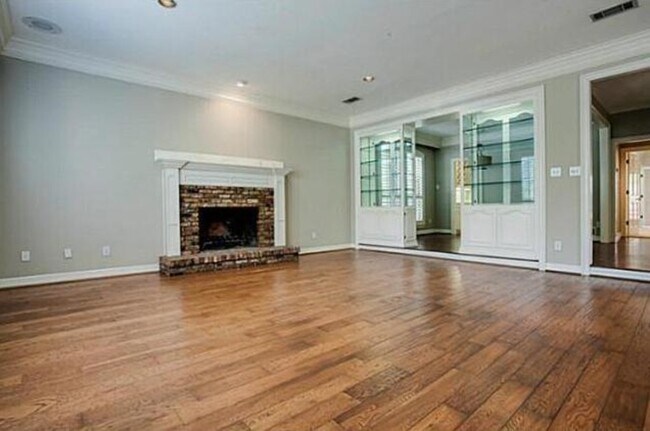 Foto del edificio - 3140 Westminster Ave