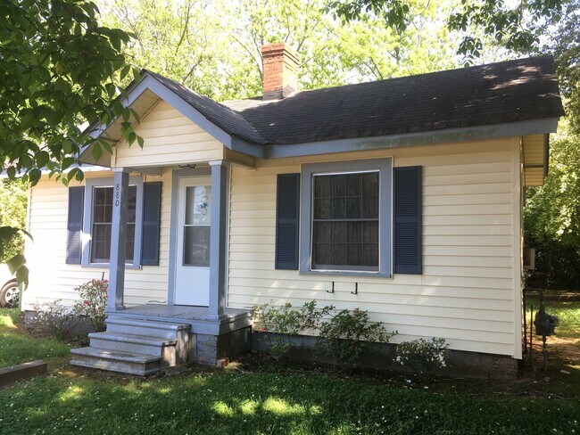 Building Photo - 880 Sunset Drive - Available March!