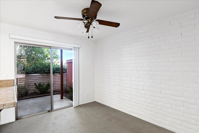 Foto del edificio - Escondido 2 bed 2.5 bath condo for lease