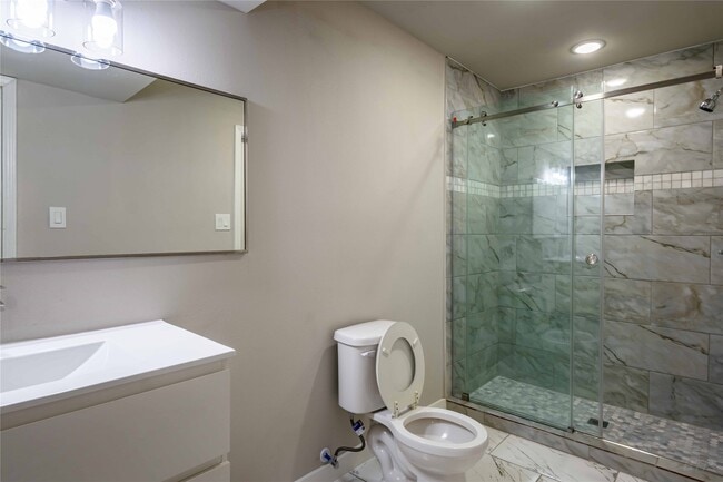 Building Photo - 11933 Beechnut St