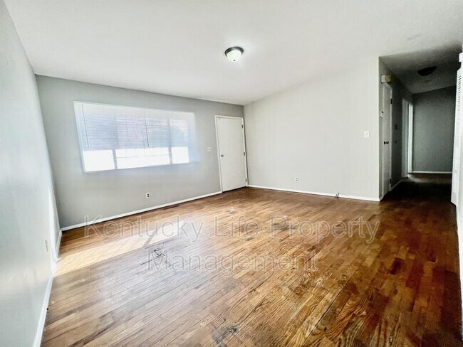 Building Photo - 106 Tulip Dr