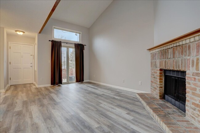 Building Photo - Spacious 2Bed/2.5 Bath with 2-Car Attached...