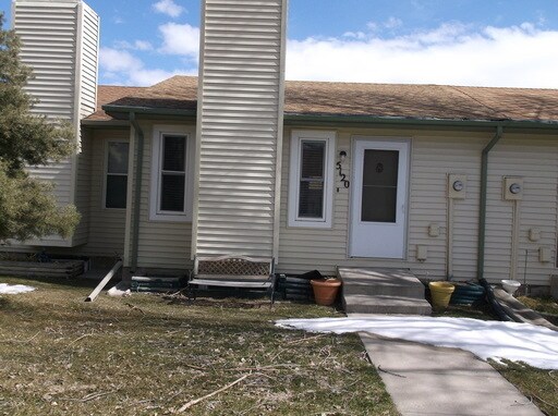 Primary Photo - 3 BEDROOM, 1.5 BATHROOM TOWNHOUSE, 2 CAR D...