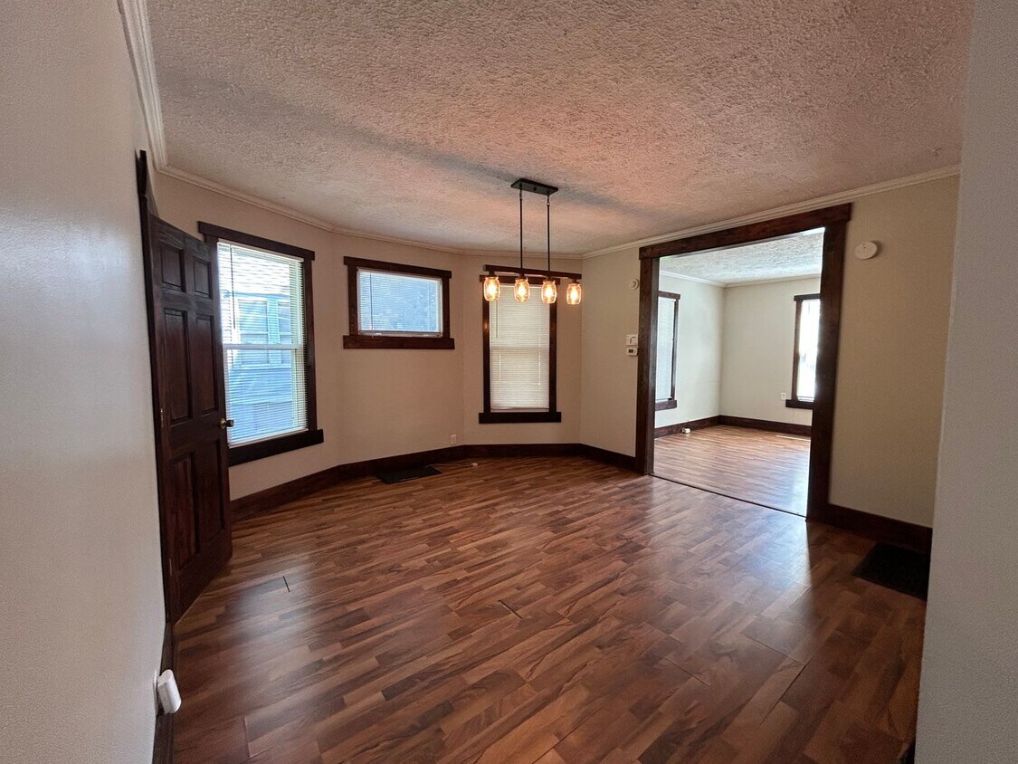 Must see in Person! Huge Home Near Dundee... - Must see in Person!  Huge Home Near Dundee...
