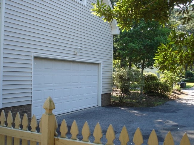 Building Photo - 121 Fort Sumter Dr