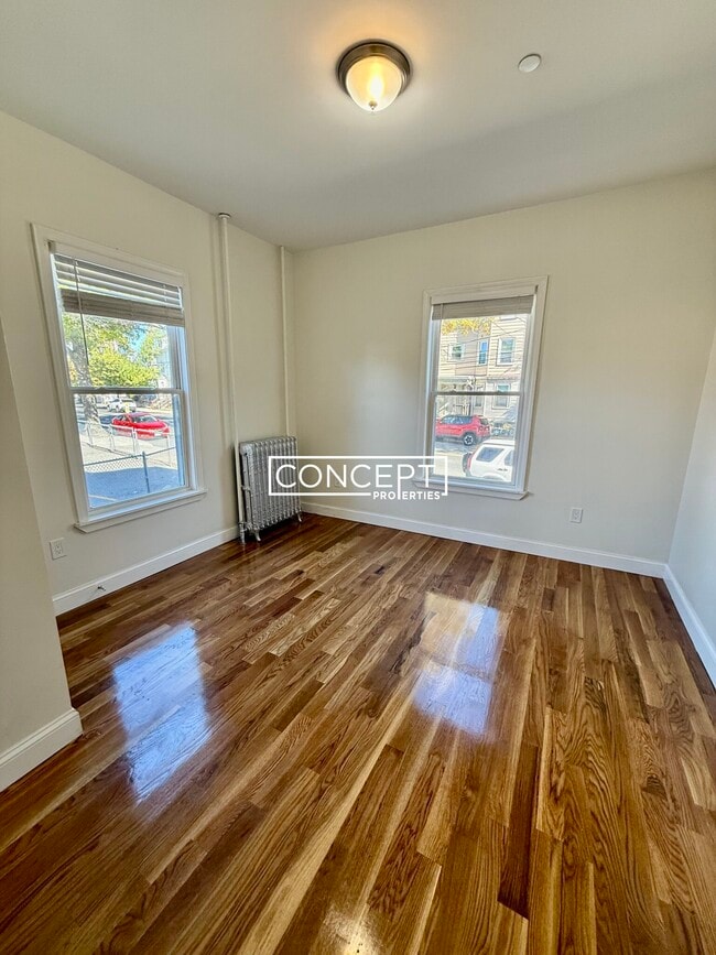 Building Photo - 126 Chestnut St