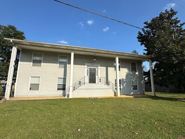 Building Photo - 2145 Westmead Dr SW