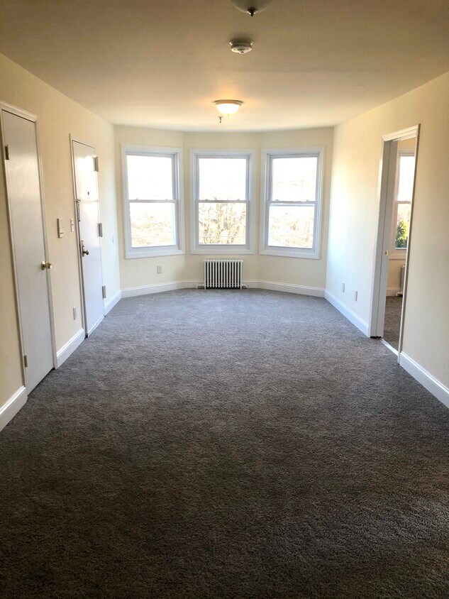Primary Photo - 91 Potter Ave