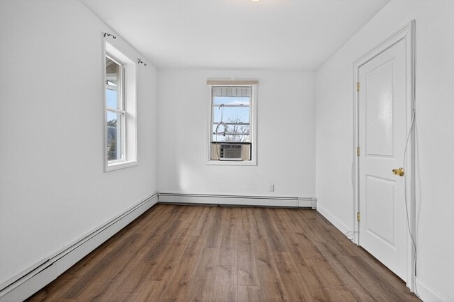 Building Photo - 472 Broadway