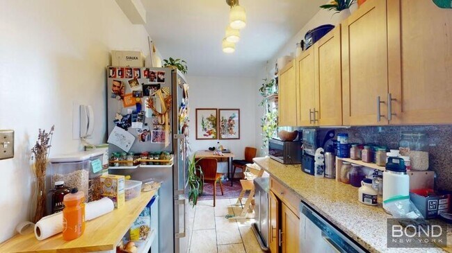 Building Photo - 4 bedroom in NEW YORK NY 10024