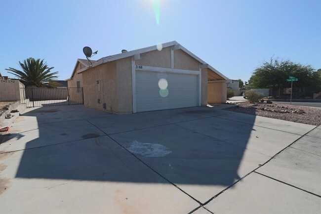 Building Photo - 3868 Silent Hill Dr