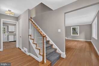 Building Photo - 7215 Rollingwood Dr