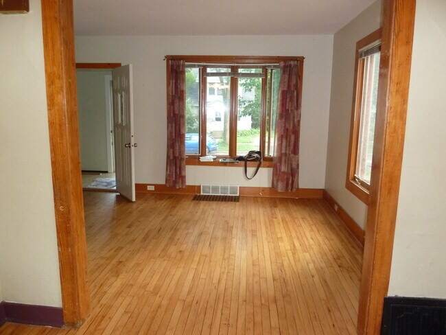 Building Photo - 3213 Thorp St