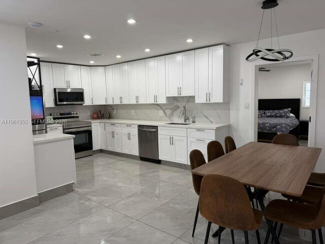 Foto del edificio - 2121 N 57th Terrace