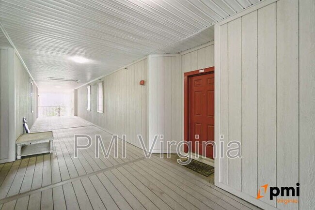 Foto del edificio - 5317 Warminster Dr