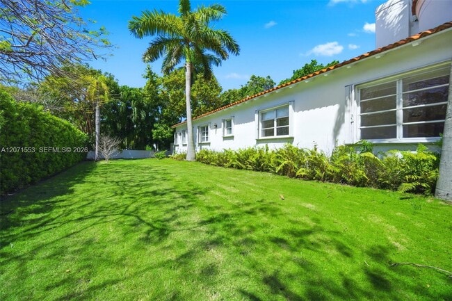 Building Photo - 2300 S Miami Ave