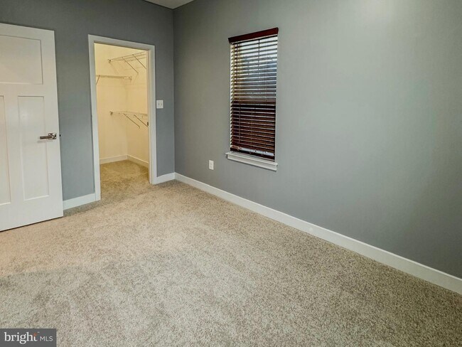 Building Photo - 601 Colindale St