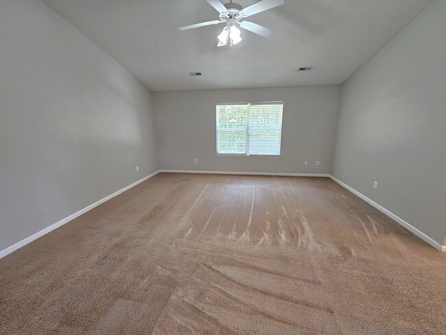Building Photo - 35 Waukegan Way