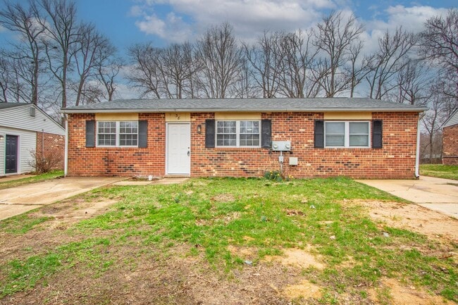 Building Photo - Great - 2 BEDROOM - Bright Open Floor Plan !!