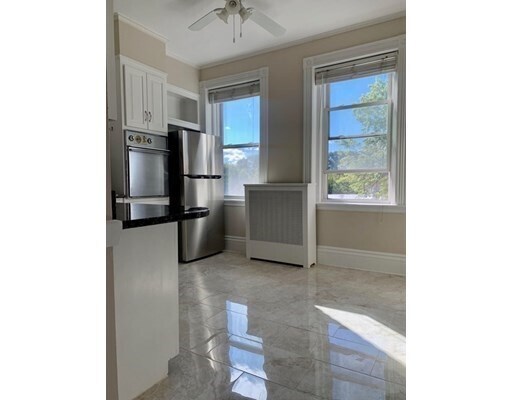 Foto principal - 34 Parkman St