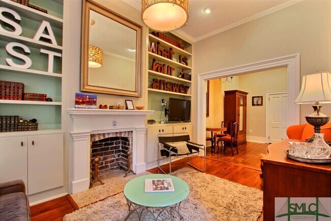 Foto del edificio - 108 E Harris St