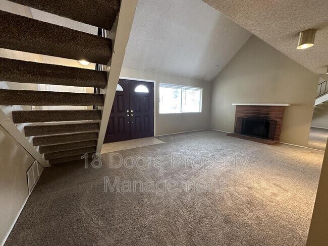 Foto del edificio - 8220 Water View Ct