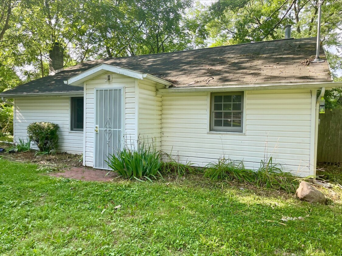 Primary Photo - 325 Finland Ave